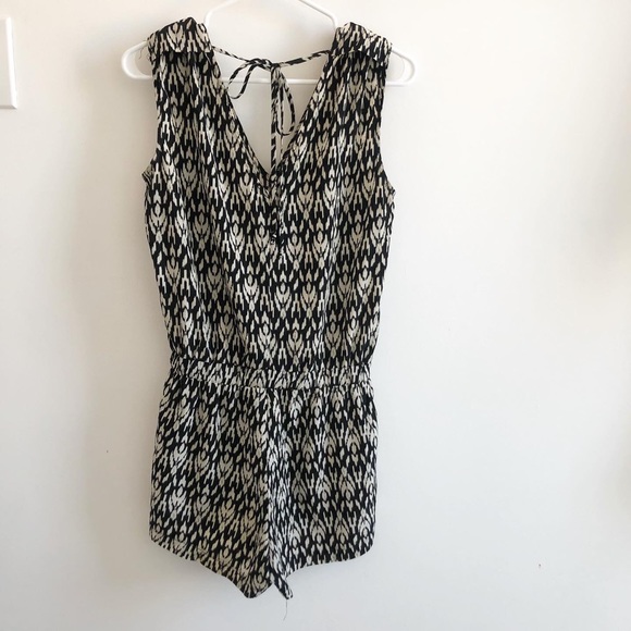 F21 Printed Romper - Picture 2 of 3